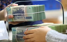 Gửi ngân hàng 120 triệu: Mỗi tháng gửi 10 triệu khác gì gom lại gửi một lần?