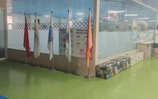 Cậu bé 11 tuổi tử vong vì bị hút vào ống xả bể bơi, nhân viên đứng cạnh mải chơi điện thoại không hay biết gì