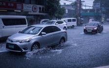 Vì sao bạn cứ vừa rửa xe xong là trời lại đổ mưa rào?