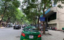 Tất cả người đến và ở Hà Nội chú ý: Quy định xử phạt mới liên quan tới việc dừng, đỗ xe đã được áp dụng