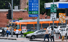 Thước đo lạm phát ưa thích của Fed sắp được điều chỉnh, đúng lúc đang cân nhắc tăng lãi suất: Ngân hàng trung ương sẽ làm gì?