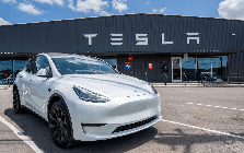 Bỏ mặc xe điện truyền thống, CEO Elon Musk dồn toàn lực vào cỗ máy in tiền tự hành mang tên Robotaxi?