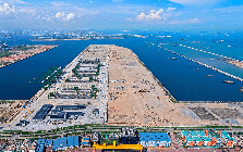 Phát hiện láng giềng Việt Nam thả liên tục gần 500 khối bê tông cao bằng toà nhà 10 tầng xuống đáy biển, công trình rộng bằng 3.300 sân bóng đá đã thành hình