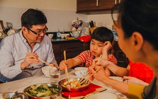 Muốn nhìn rõ "CÁI TẦM" của một gia đình, thử ngồi ăn cùng họ một lần là đủ: Bao nhiêu tốt xấu phơi bày ra hết cả!