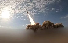 Mỹ - Iran bất ngờ dừng tấn công sau gần hai tuần