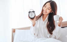 Sau tuổi 30, nhiều người vẫn uống sai cốc nước đầu tiên khi ngủ dậy: Tưởng tốt, ai ngờ lại âm thầm gây co thắt dạ dày