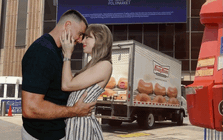 Chùm ảnh độc quyền thực phẩm được chuyển vào lễ đường cưới Taylor Swift, cô dâu chú rể đãi khách ăn gì?