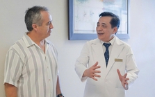 Không chờ phẫu thuật tại Úc, bệnh nhân ung thư vượt hàng nghìn km sang Việt Nam điều trị bằng robot tiên tiến: Kết quả ra sao?