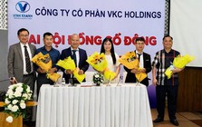 Chủ tịch HĐQT đề xuất tăng thù lao gấp 5 lần vì “không đủ chi phí đi máy bay”, công ty sau đó bị phong tỏa tài khoản ngân hàng