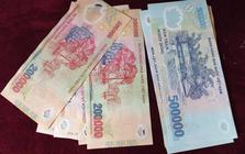 Dọn vệ sinh trên tàu, phát hiện cọc tiền 78 tờ đủ mệnh giá từ 2.000-500.000 đồng