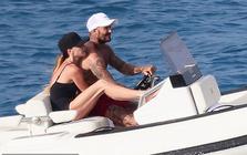 David Beckham và Victoria khiến dân tình nóng mặt với khoảnh khắc thân mật trên du thuyền