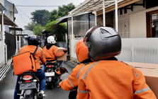 Dòng tin tuyển dụng gây tranh cãi: "Ưu tiên thạc sĩ" từ các trường đại học top đầu cho vị trí shipper giao hàng