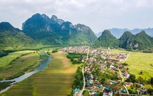 Việt Nam có ngôi làng "thích ứng thời tiết", càng mưa ngập càng đông khách, người dân nói ngôn ngữ riêng