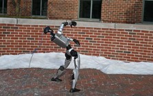 Cú lừa phía sau những pha ngã "chổng vó" của robot Trung Quốc