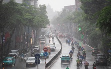 Ảnh: Hoàn lưu bão số 1 gây mưa lớn tại Hà Nội