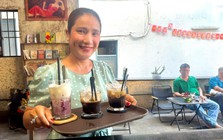 Mẹ đơn thân là NSƯT nổi tiếng miền Nam nghỉ bán cà phê 25 nghìn/ly ở Gò Vấp, đi du lịch khắp thế gian