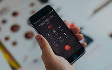 Vì sao điện thoại hiển thị đúng tên người thân gọi đến nhưng người dân vẫn bị kẻ gian lừa mất hàng trăm triệu đồng?