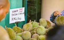 Giá giảm 90%, 5 quả sầu riêng chỉ có giá 65.000 đồng, người 'méo mặt', người mừng ra mặt: Chuyện gì đang xảy ra tại nước láng giềng Việt Nam?