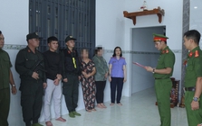 Thi hành lệnh khám xét, khởi tố hàng loạt tổ trưởng, quản lý kho, nhân viên vật liệu