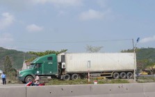 Phát hiện xe tải màu xanh lạ, công an Việt Nam lập tức theo dõi giám sát, kiểm tra