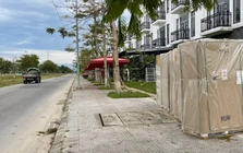 Tự ý cho thuê mặt bằng vỉa hè, công viên làm trạm sạc xe điện