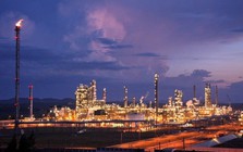 Một doanh nghiệp trên sàn chốt hợp đồng trị giá 600 triệu USD cho nhà máy lọc dầu 9 tỷ USD lớn nhất Việt Nam