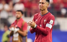 Vì sao Ronaldo luôn mặc áo dài tay trên sân: Siêu sao tuyển Bồ Đào Nha không cảm thấy nóng sao?