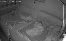 Camera trong phòng ngủ ghi lại 19 phút đặc biệt, 25 triệu người đã xem và trầm trồ
