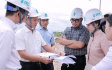 Cận cảnh nhan sắc “vạn người mê” của nữ chủ tịch sinh năm 1999 khi đi thị sát dự án nghìn tỷ