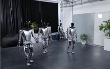 Elon Musk dự đoán robot sẽ vượt bác sĩ phẫu thuật trong 3 năm
