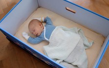 Vì sao người Phần Lan hay đặt trẻ sơ sinh ngủ trong hộp carton?