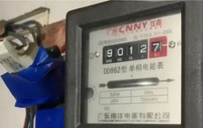 Tắt toàn bộ thiết bị trong nhà đồng hồ điện vẫn nhảy số vù vù, chàng trai vạch trần bí mật của chủ nhà trọ