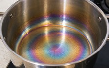 Lời khuyên cho những gia đình đang nấu ăn bằng nồi inox xuất hiện những vệt loang cầu vồng