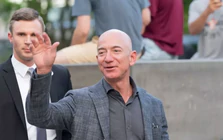 Thương vụ bất ngờ của tỷ phú Jeff Bezos