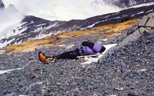 Vì sao thi thể của “Người đẹp ngủ” bị bỏ lại trên núi Everest suốt 28 năm qua?