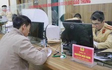 Người đi xe máy, ô tô cảnh giác với tin nhắn giả mạo liên quan giao thông