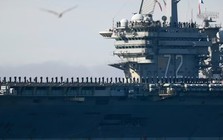 Vì sao nhiều thủy thủ trên tàu sân bay Mỹ gần Iran cố nhảy xuống biển?
