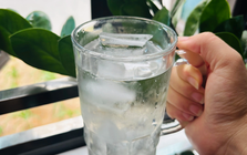 3 thói quen uống nước lạnh cần bỏ ngay