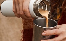 4 loại nước đựng trong bình giữ nhiệt không khác gì "nuôi" vi khuẩn