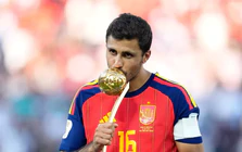 Barcelona đạt thỏa thuận mua Rodri từ Man City