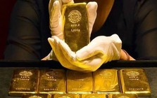 Thế lực nắm giữ hàng nghìn tấn vàng “ráo riết” gom hàng mạnh tay hơn cả các NHTW