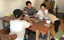 Cha, mẹ, ông bà, ai nuôi trẻ sẽ giúp trẻ thông minh hơn? Nghiên cứu đưa ra đáp án bất ngờ!