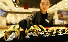 Giá vàng hôm nay 18/8: Tăng mạnh, vượt 4.400 USD/ounce
