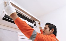 Vì sao điều hòa bật 18 độ nhưng phòng vẫn không mát? Thợ sửa chữa chỉ ra một nguyên nhân nhiều nhà mắc phải