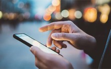 Vừa nghĩ trong đầu đã thấy quảng cáo, có phải điện thoại của bạn đang bị nghe lén?