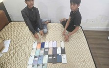 Bắt khẩn cấp 2 anh em sinh đôi Trần Nhật Trung và Trần Nhật Quốc tại một nhà nghỉ