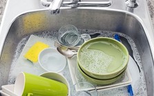 Lời khuyên cho những người ngâm bát đũa trong bồn rửa qua đêm