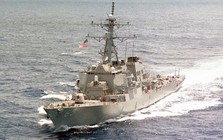 Tàu khu trục USS Benfold của Mỹ gặp sự cố nghiêm trọng
