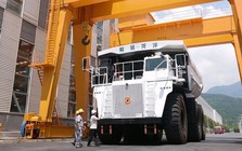 Xe tải khai mỏ thuần điện lớn nhất Trung Quốc: Nặng 350 tấn, pin 1.400 kWh