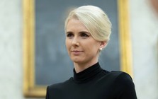 Đổi máy bay tránh âm mưu ám sát ông Trump, nữ trợ lý thành tâm điểm